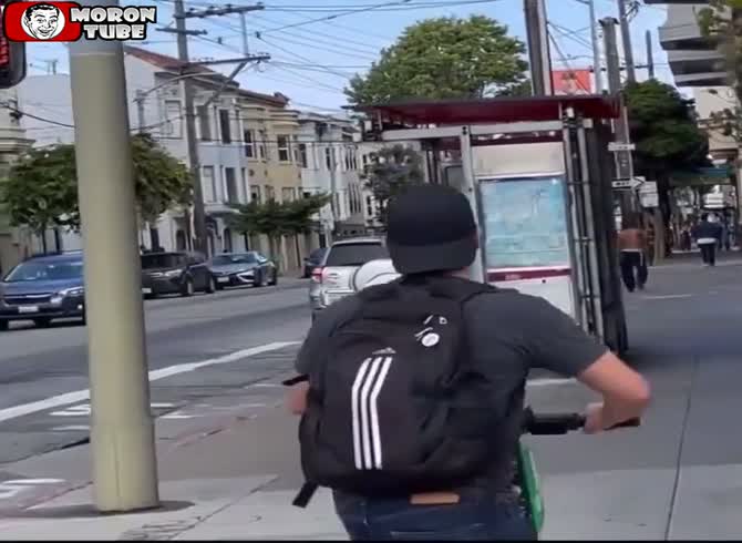 Video :In San Francisco, a homeless guy assaults passersby and smashes car windows